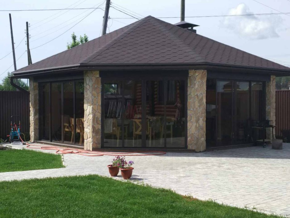 Кирпичная беседка 6х8 застеклённая