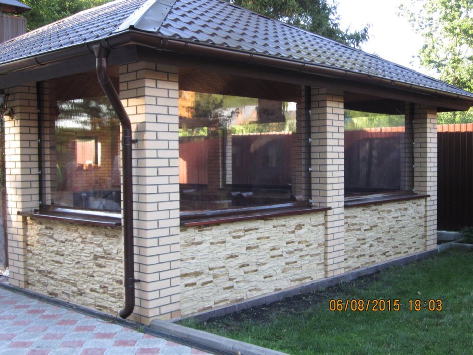 Остекленная веранда из кирпича