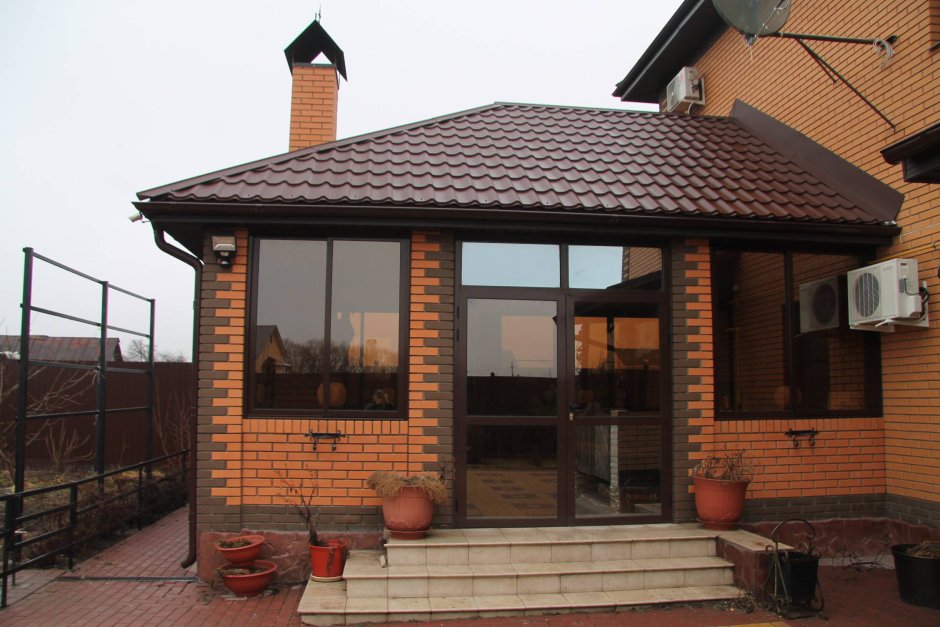 Беседки из кирпича и стекла
