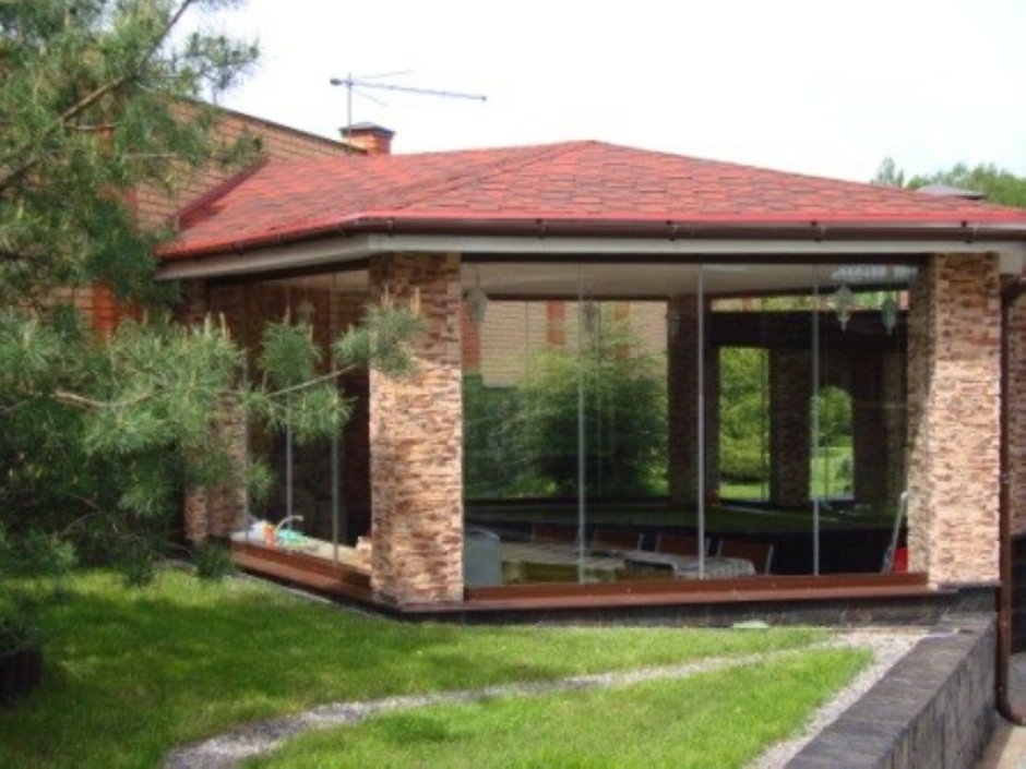 Беседка из кирпича застекленная