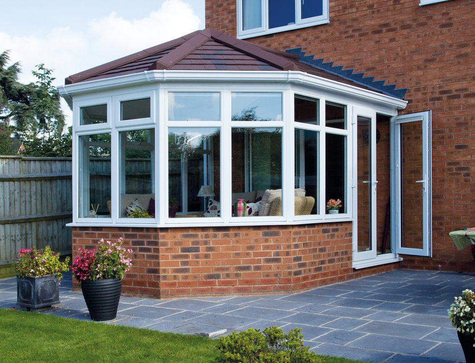 Крытая беседка застекленная с мангалом и барбекю 4х6