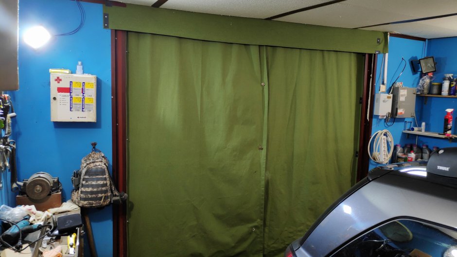 Брезентовые шторы в гараж