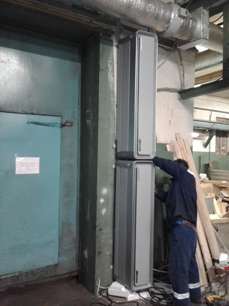 Промышленная тепловая завеса на ворота в цех