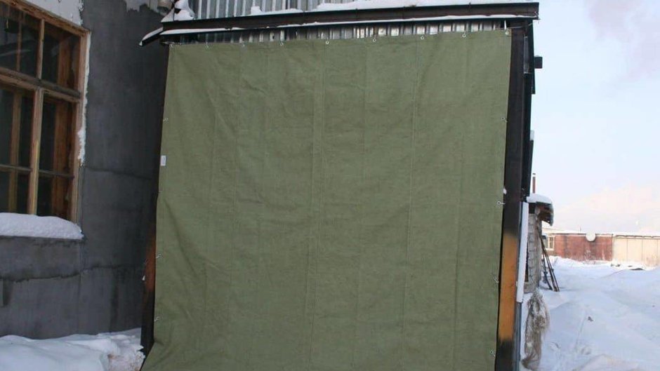 Штора из брезента в гараж