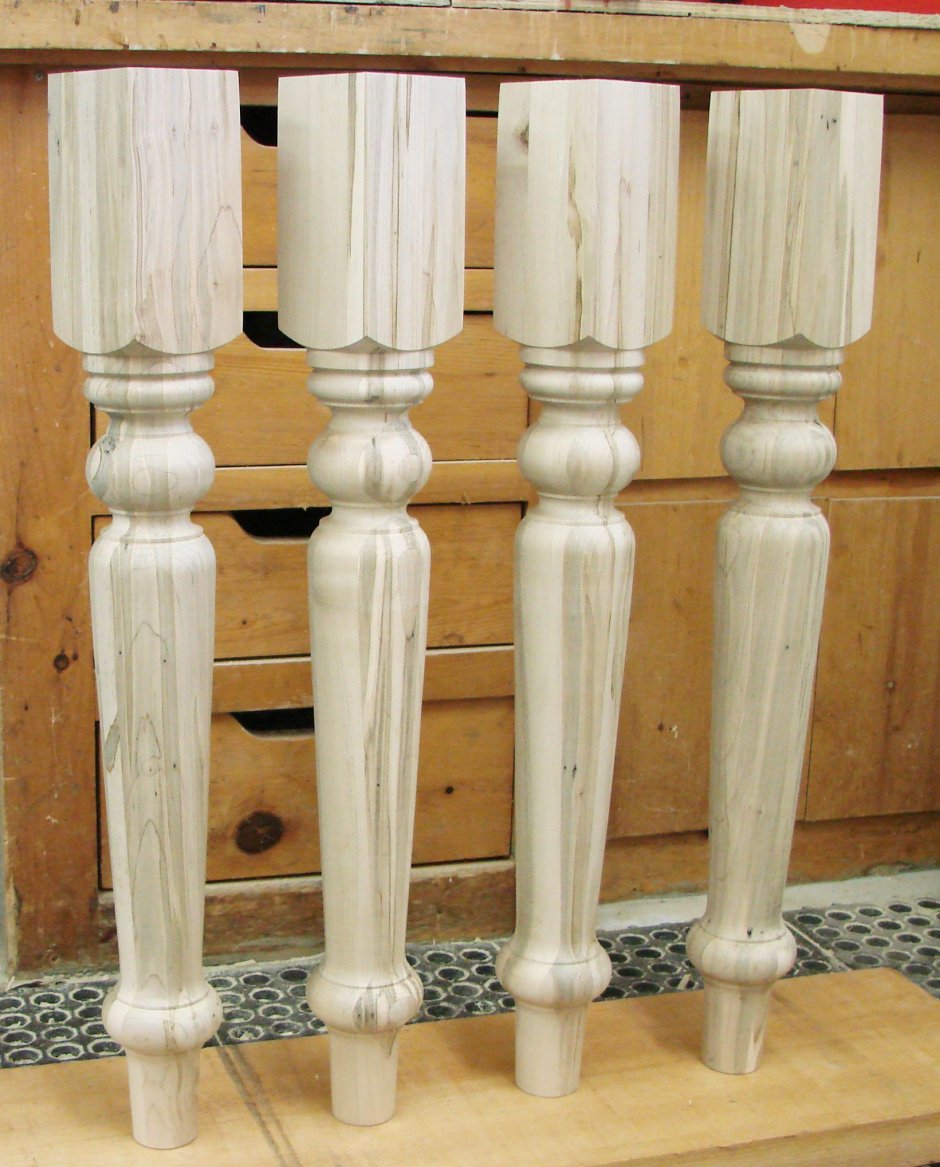 Стол с балясинами