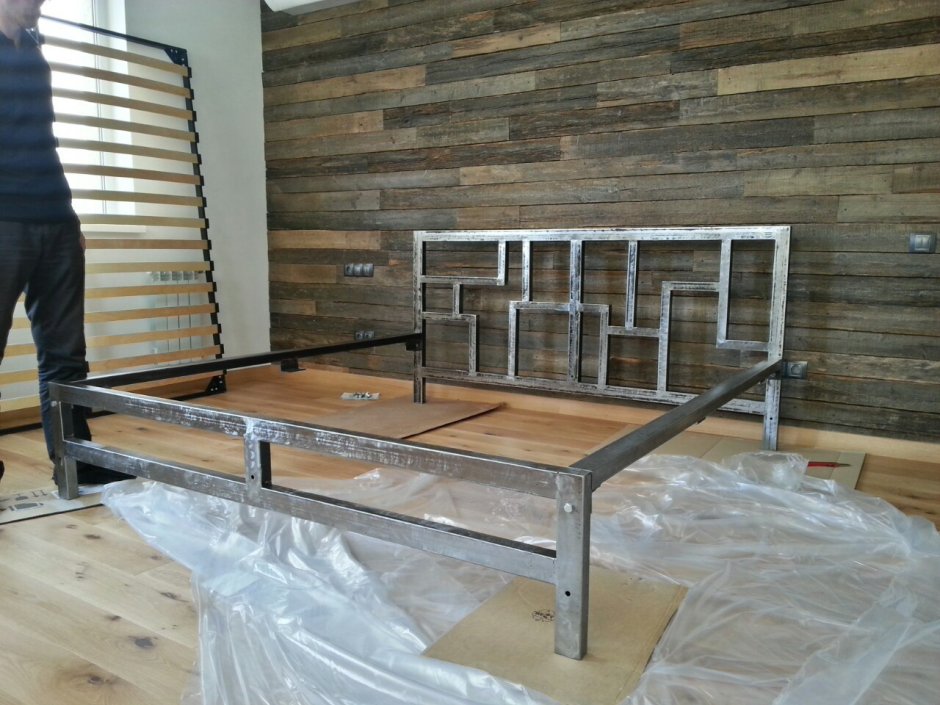 Кровать из профильной трубы лофт
