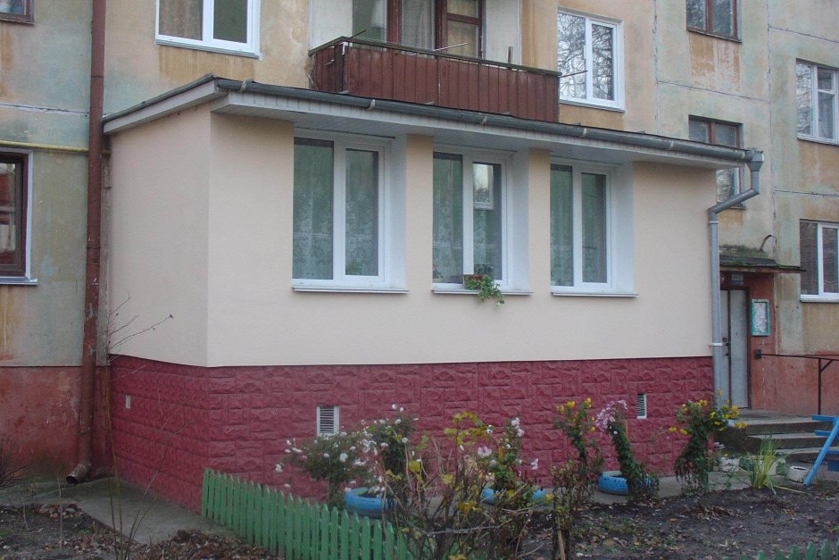 Пристройка балкона на первом этаже