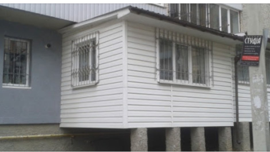 Пристройка балкона на первом этаже