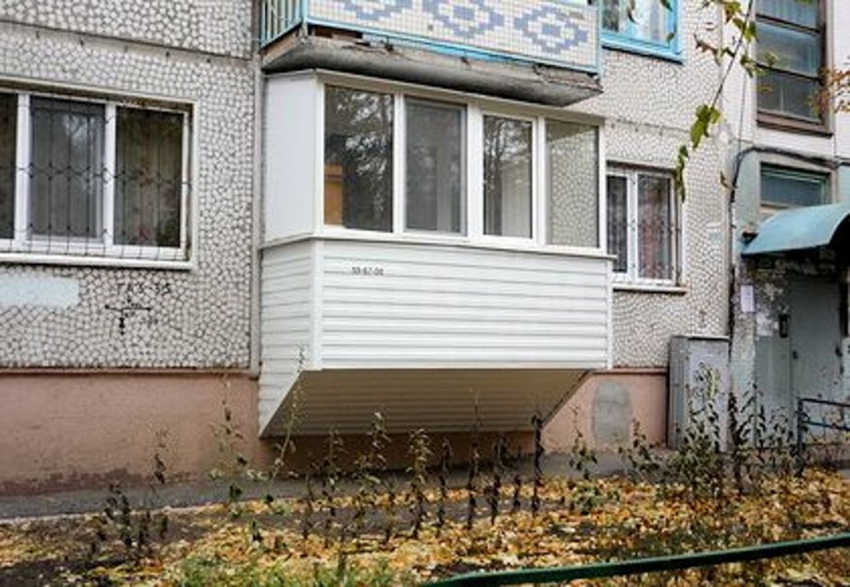 Балкон замок пристройка