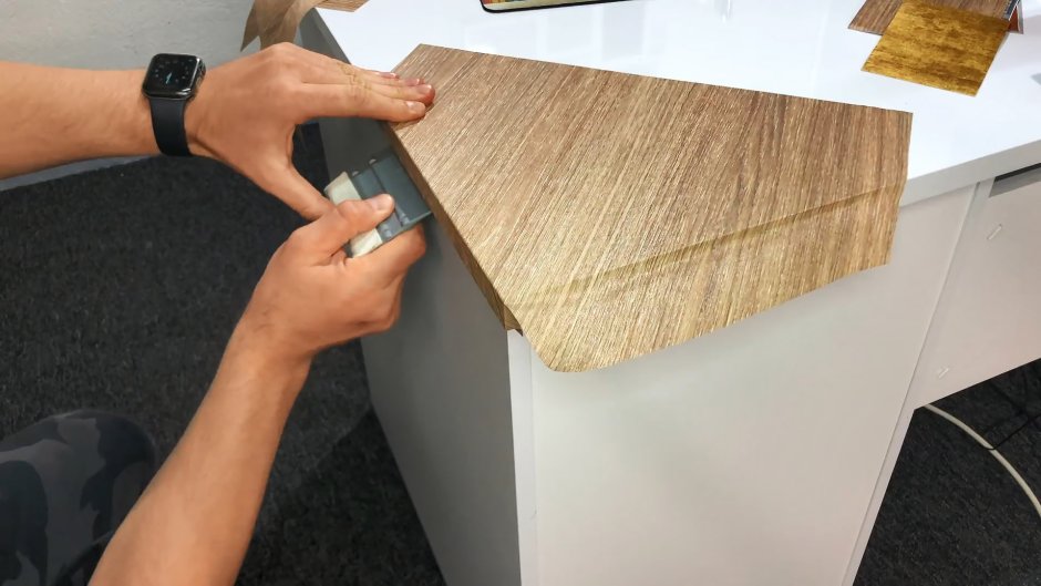 Клейкая клеенка на мебель