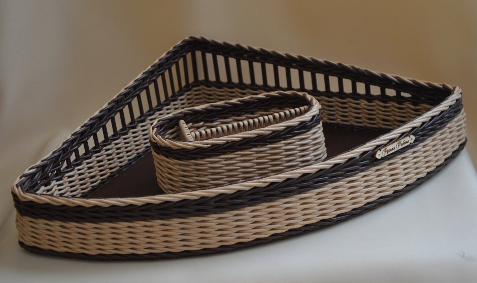 Корзинка для яиц из газетных трубочек