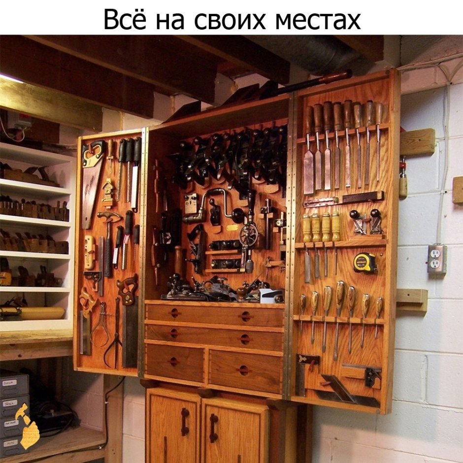 Шкаф для инструментов деревянный