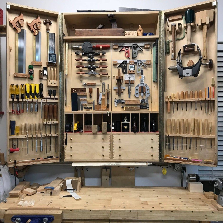 Стеллаж для инструмента в гараже