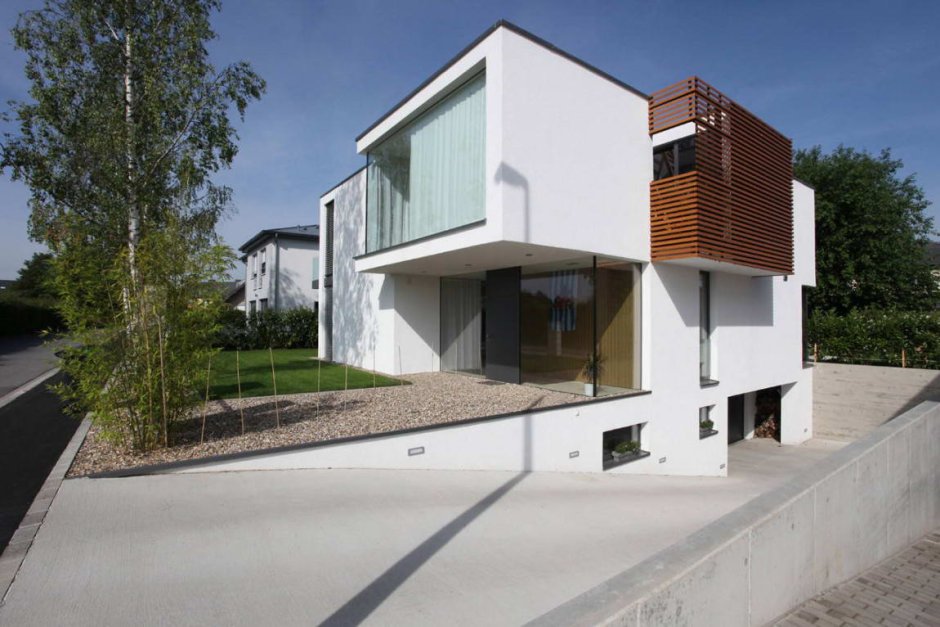 Современный дом с подземным гаражом