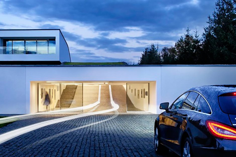 Загородный дом с подземным гаражом