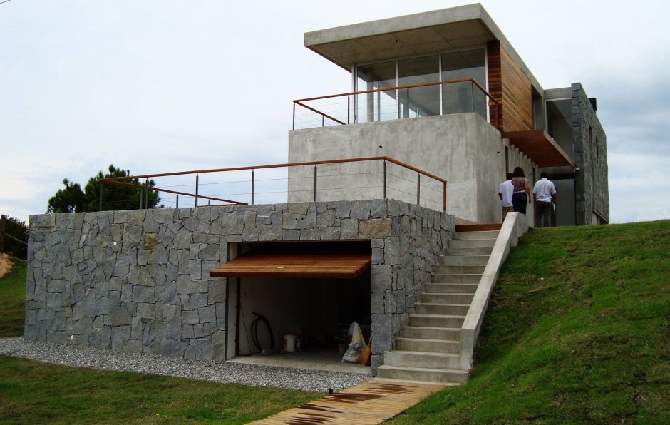 Дом на склоне с гаражом