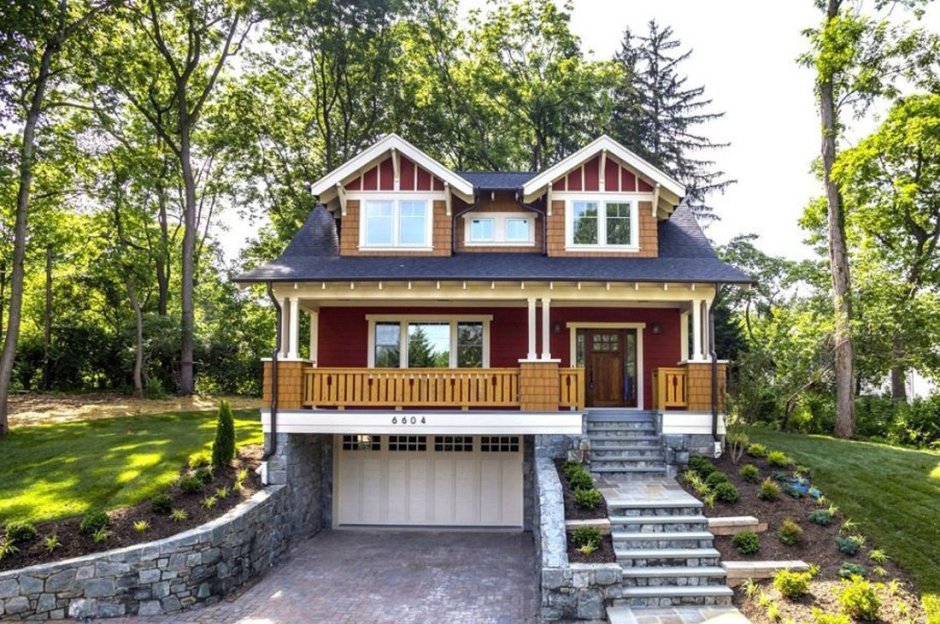 Дом на неровном участке