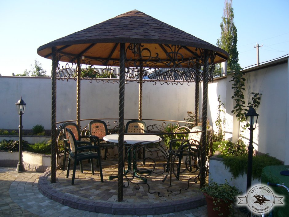 Круглая беседка из металла
