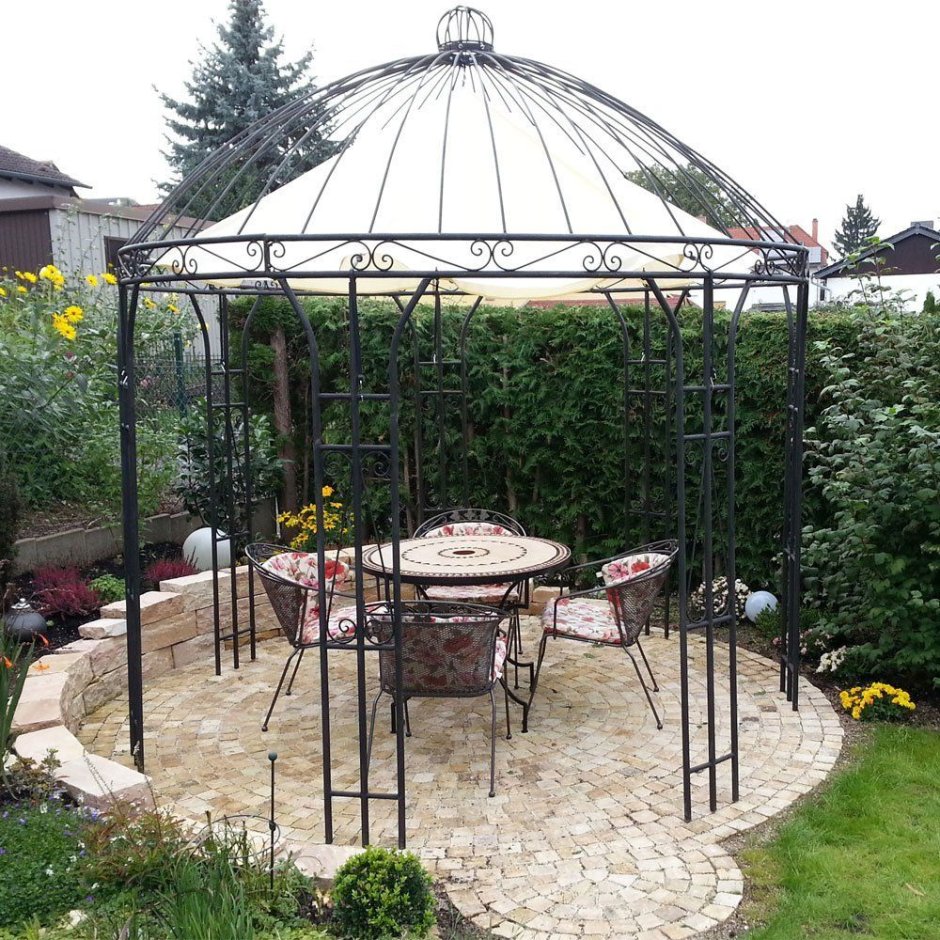 Металлические беседки в ландшафте