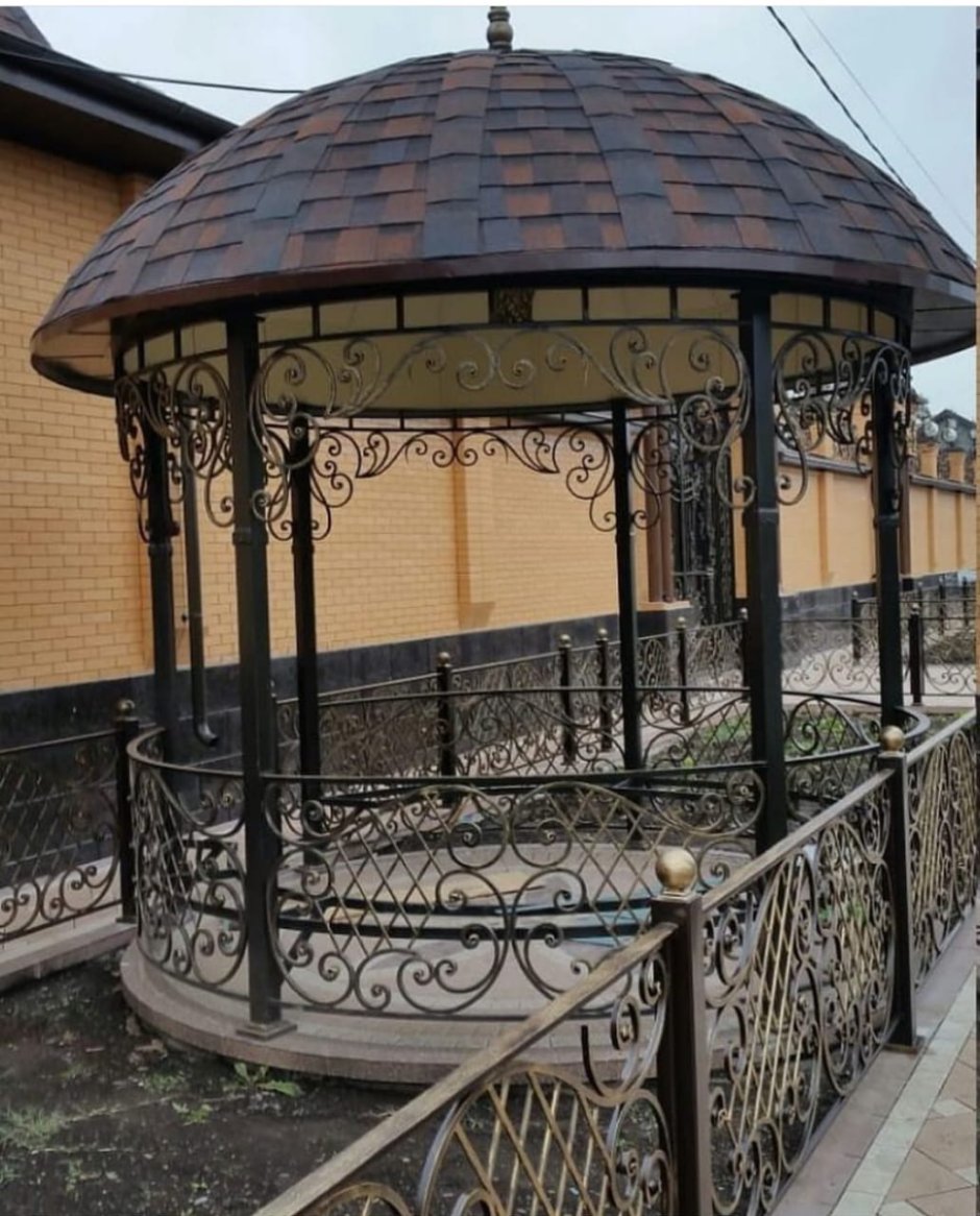 Круглая беседка из металла