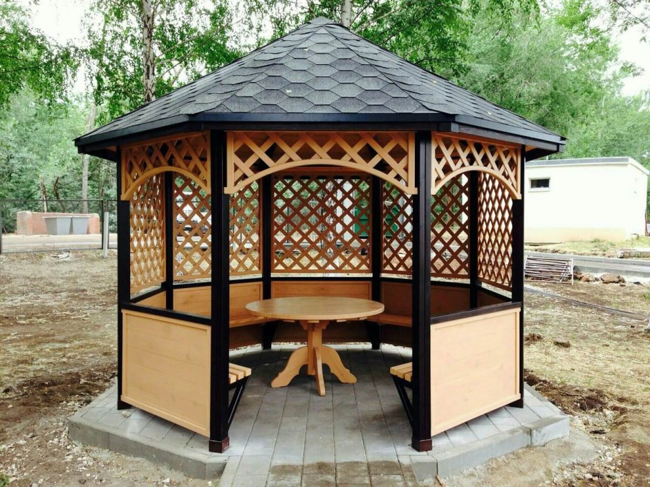 Шестигранная беседка из дерева