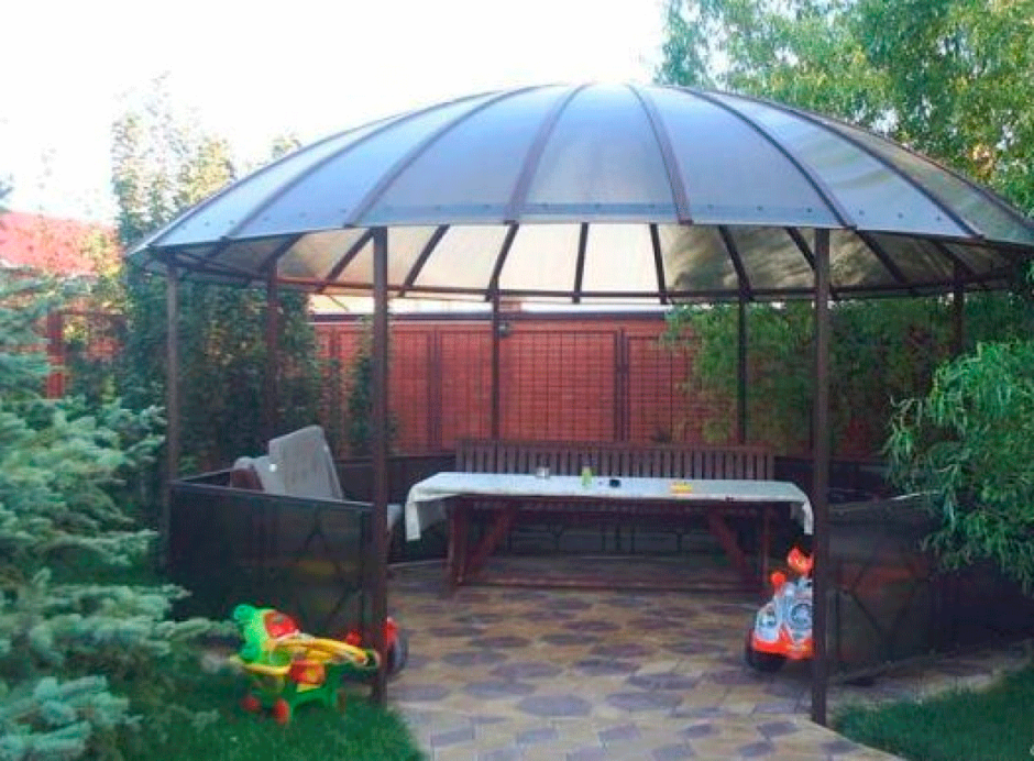 Беседка для дачи из поликарбоната и металла
