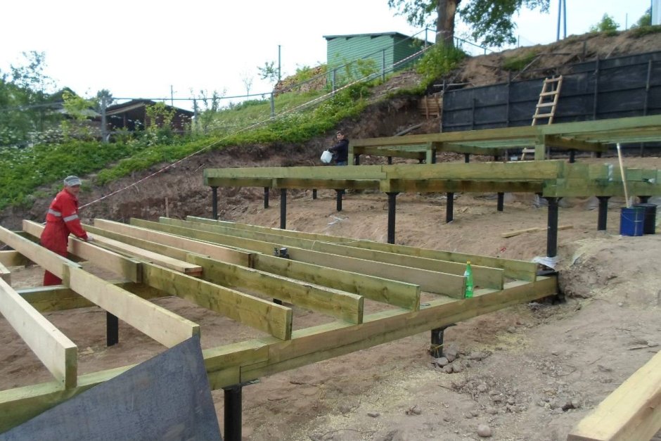 Свайный фундамент на склоне