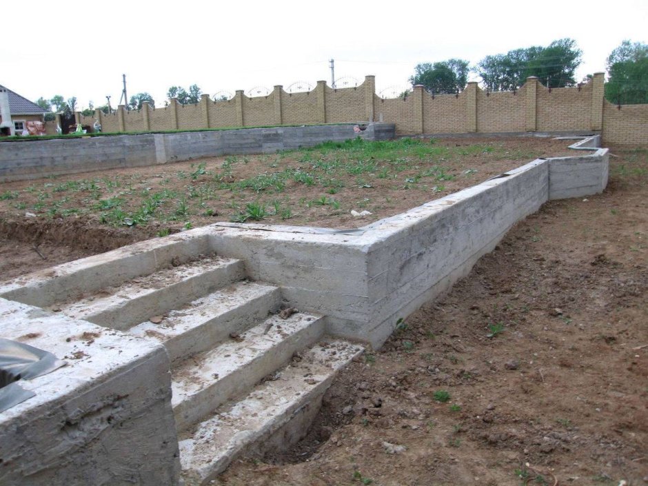 Свайно ленточный фундамент для подпорных стен