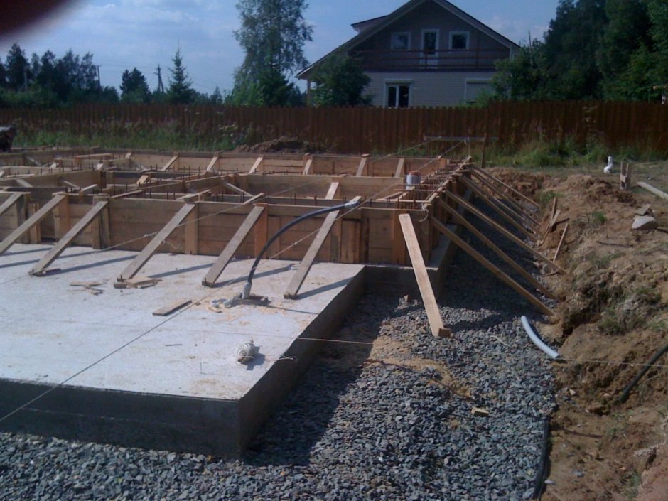 Опалубка на участке с уклоном