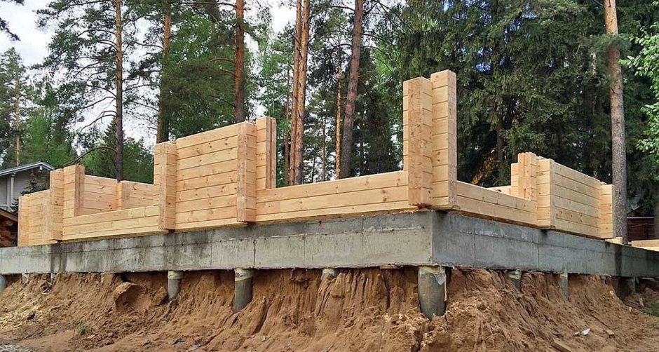 Деревянный ростверк на бетонных сваях