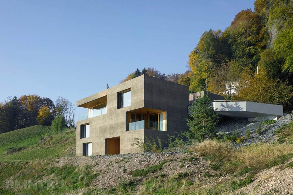 Стройка на склоне