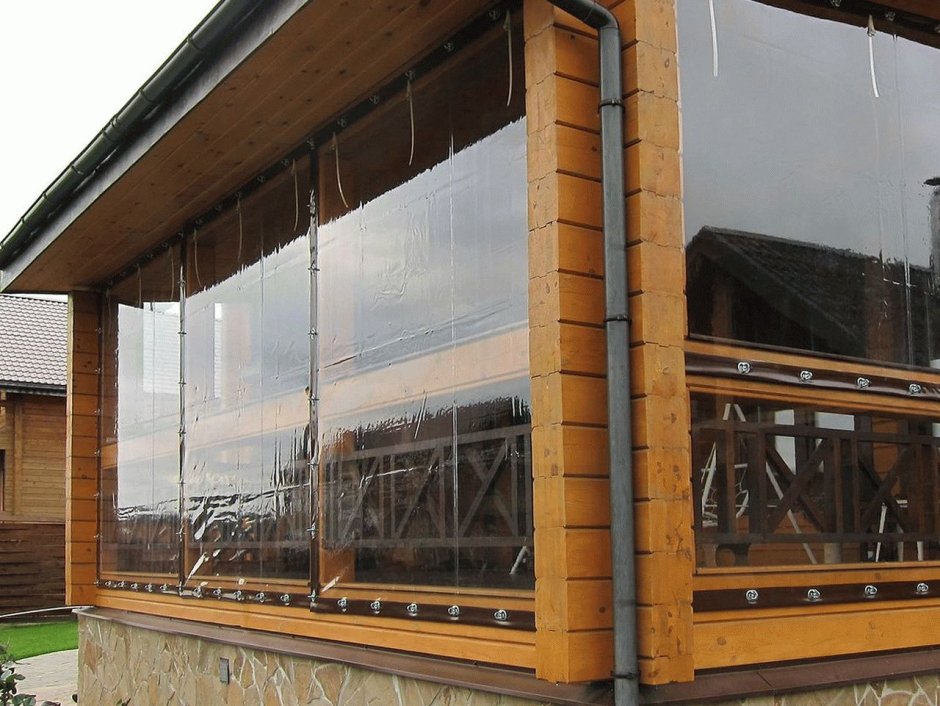 Безрамное остекление в деревянном доме