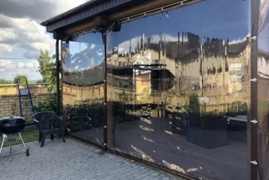 Полиэтиленовые шторы для веранды