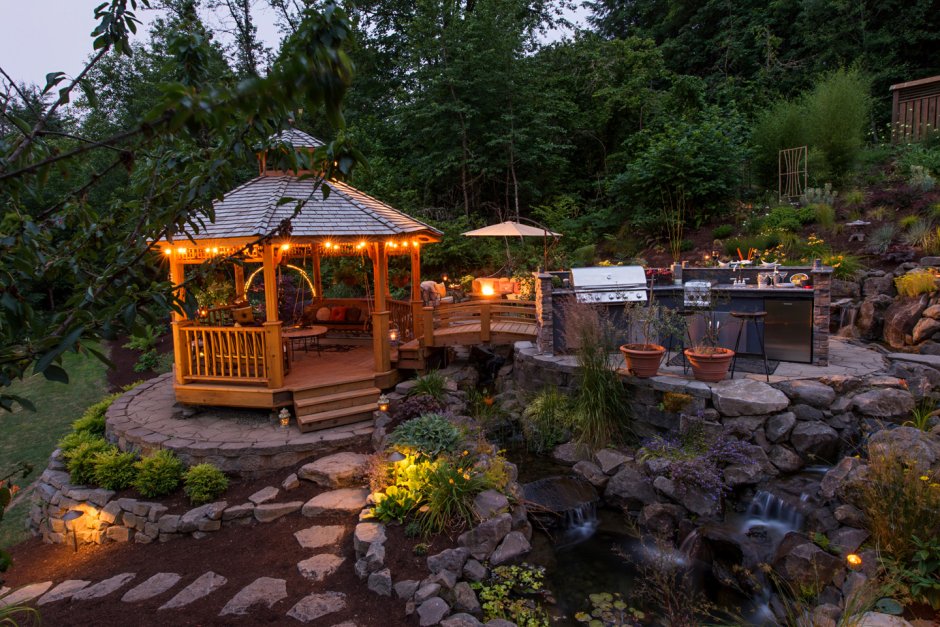 Беседка на склоне