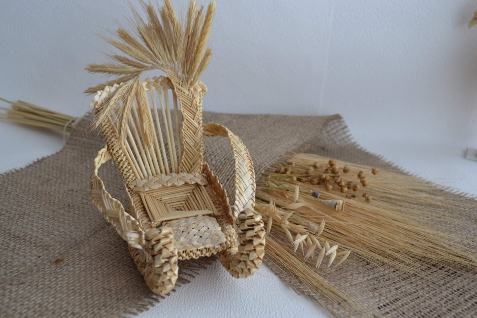 Кресло-качалка из лозы клуша