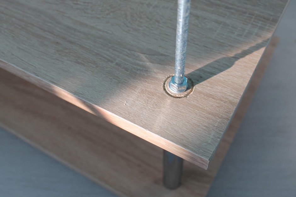 42127253 Шпилька с гайкой