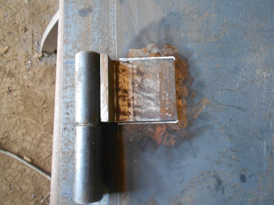 Петли для распашных ворот сварные d20