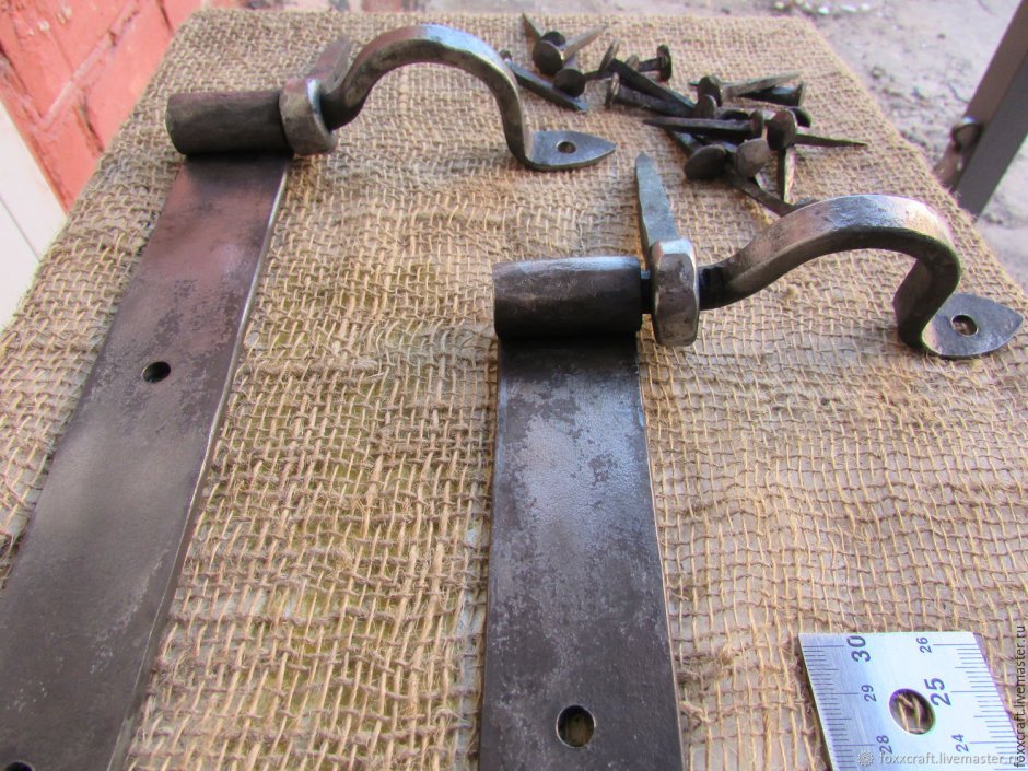 Кованая петля жиковина