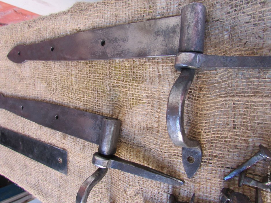 Кованая петля жиковина