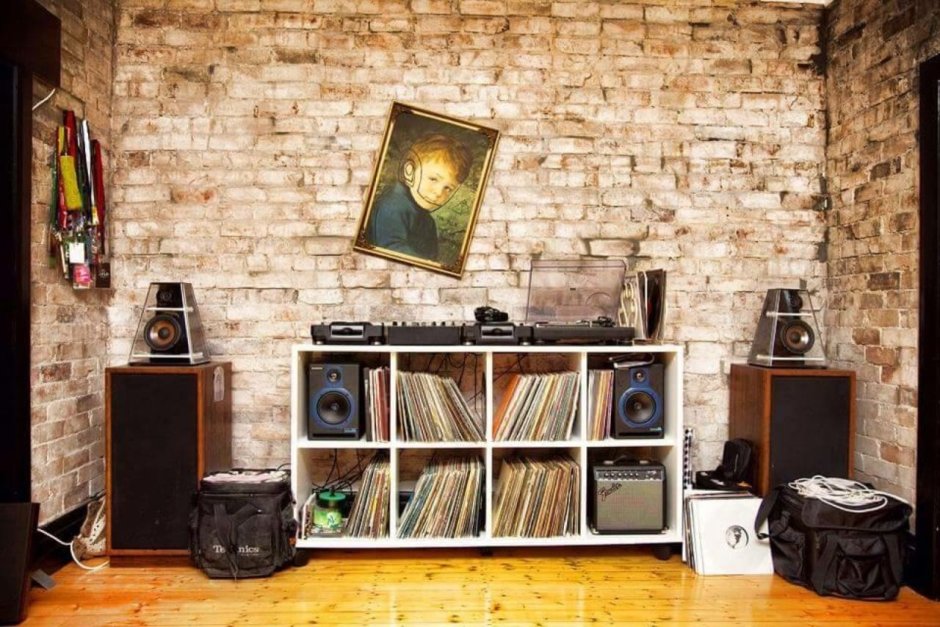 Комната с пластинками