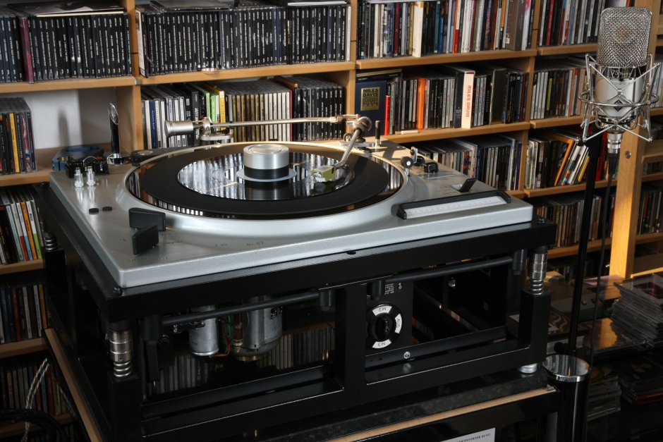 EMT проигрыватель винила