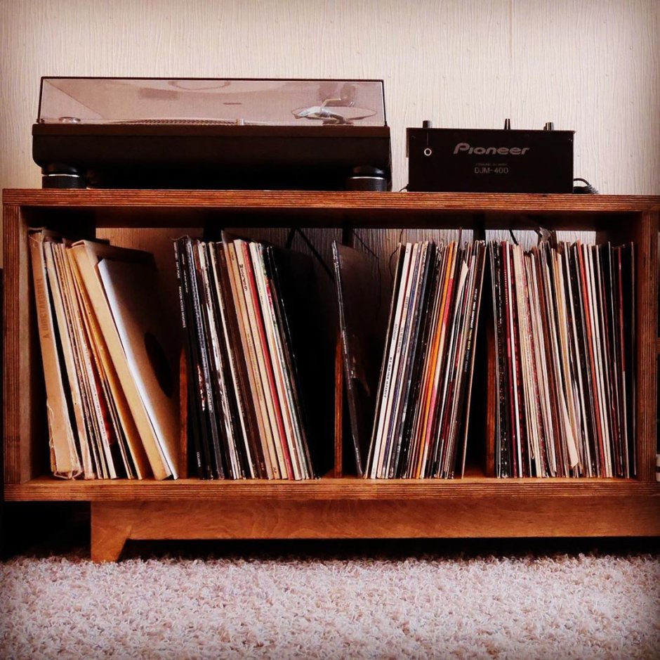 Полки для виниловых пластинок