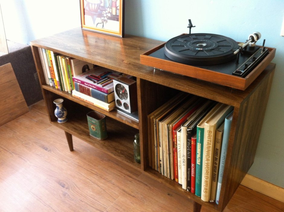 Комод для пластинок