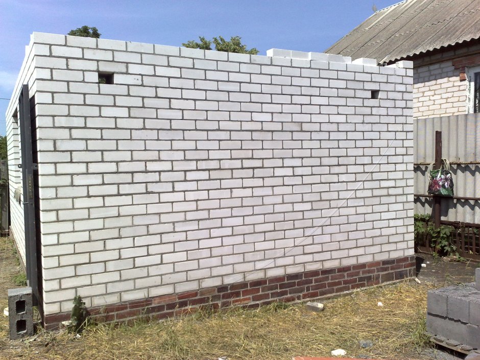 Кирпичный гараж