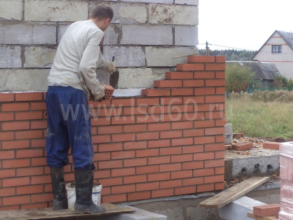 Кирпичные межквартирные перегородки 250мм