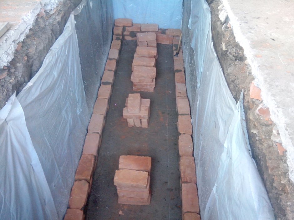 Баня из кирпича с двухскатной крышей