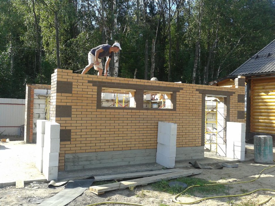 Недостроенный гараж в кооперативе