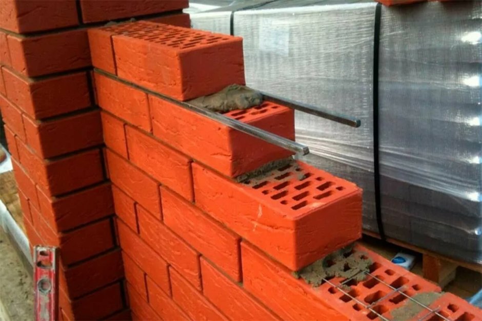 Яма в гараже из кирпича