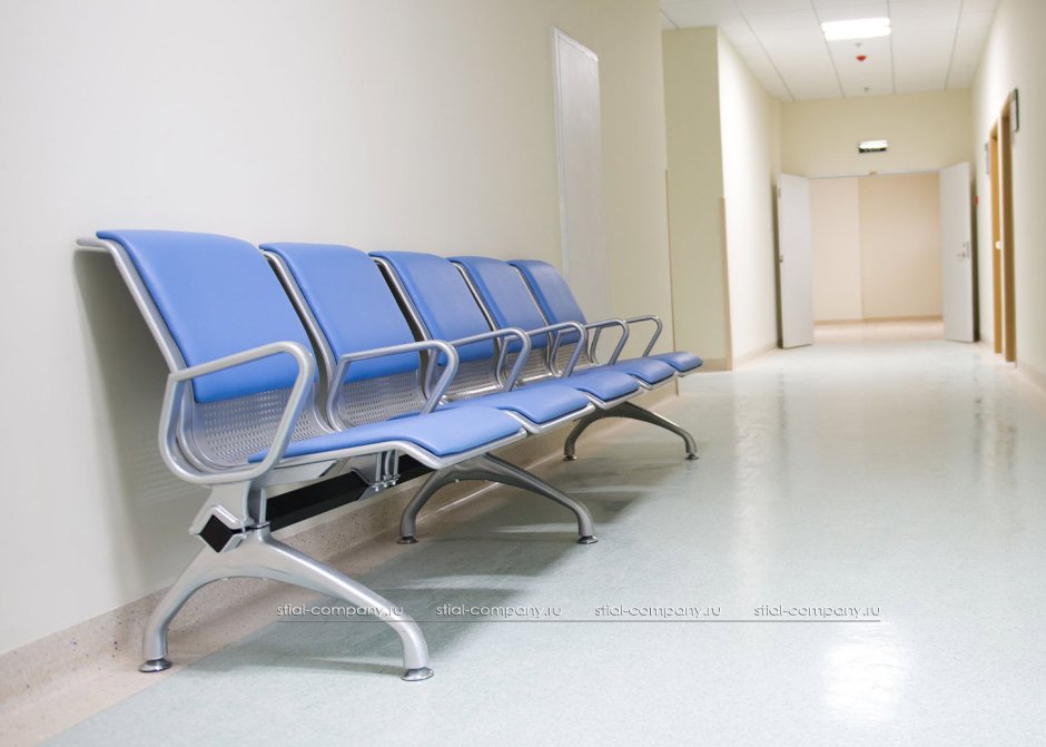Скамейка в больнице