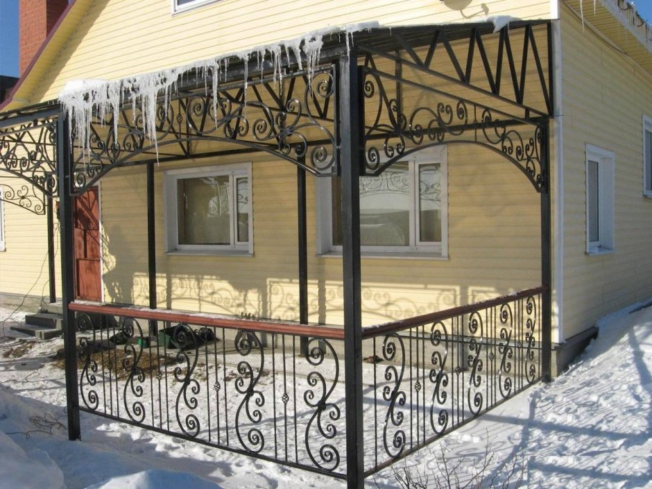 Веранда на даче из металла